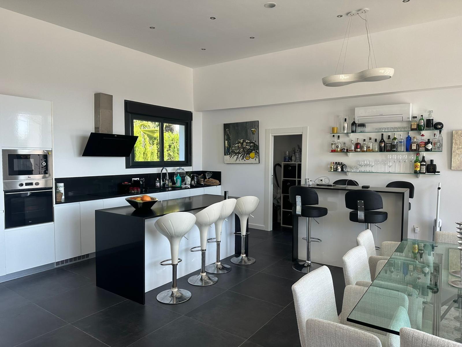 Moderne, neu gebaute Villa mit Meerblick zu verkaufen in Benimeit, Moraira
