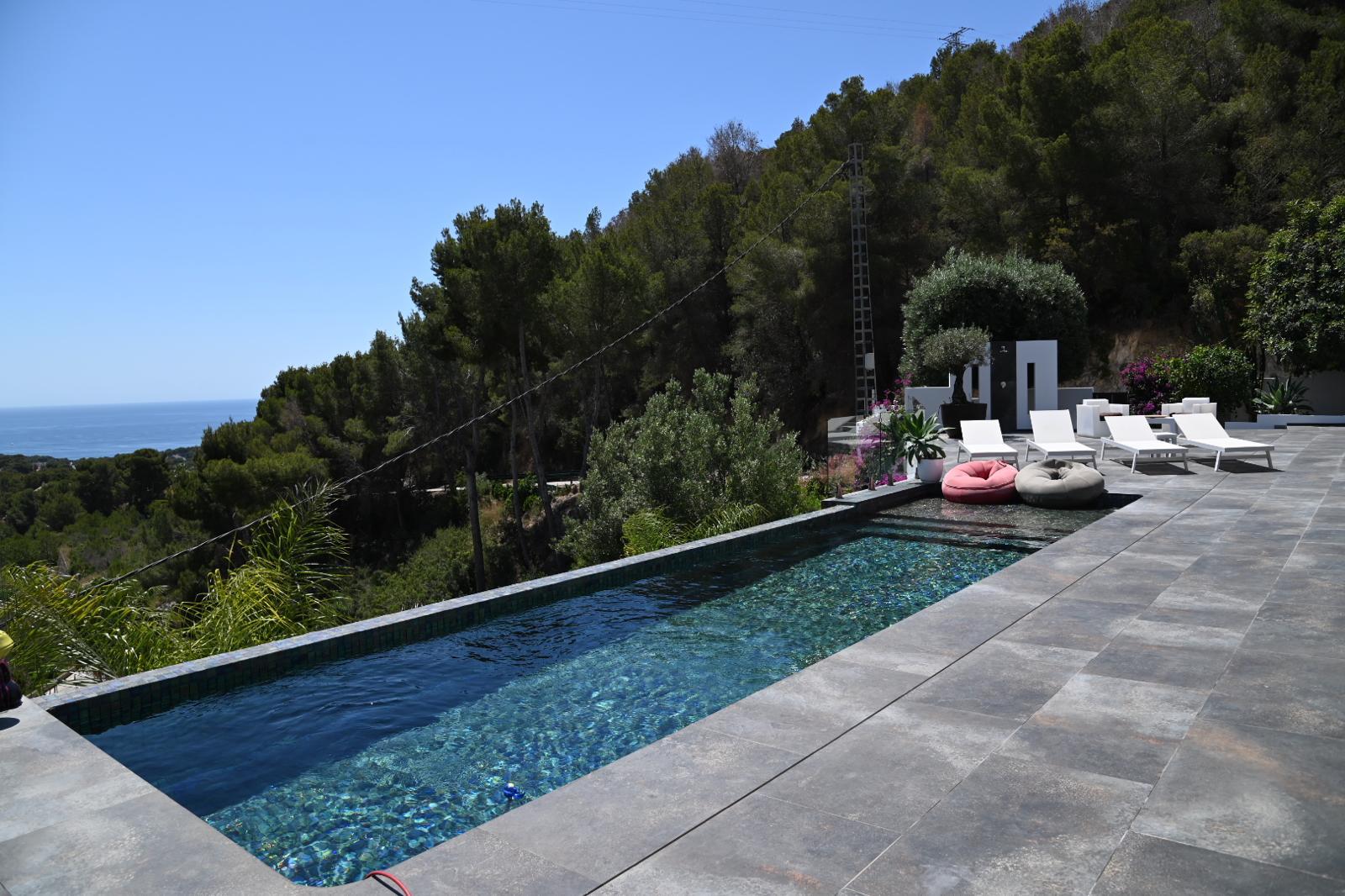 Moderne, neu gebaute Villa mit Meerblick zu verkaufen in Benimeit, Moraira