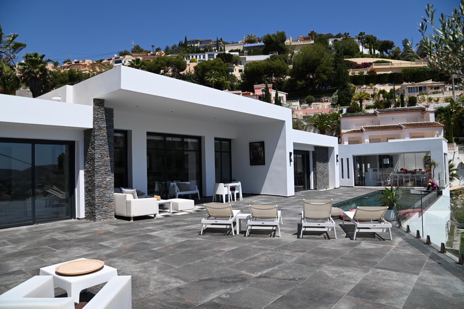 Moderne, neu gebaute Villa mit Meerblick zu verkaufen in Benimeit, Moraira
