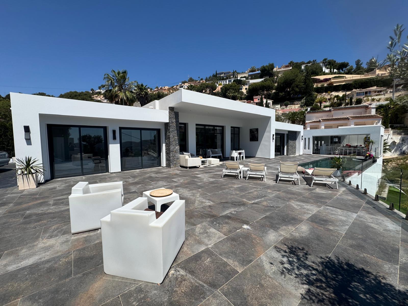 Moderne, neu gebaute Villa mit Meerblick zu verkaufen in Benimeit, Moraira
