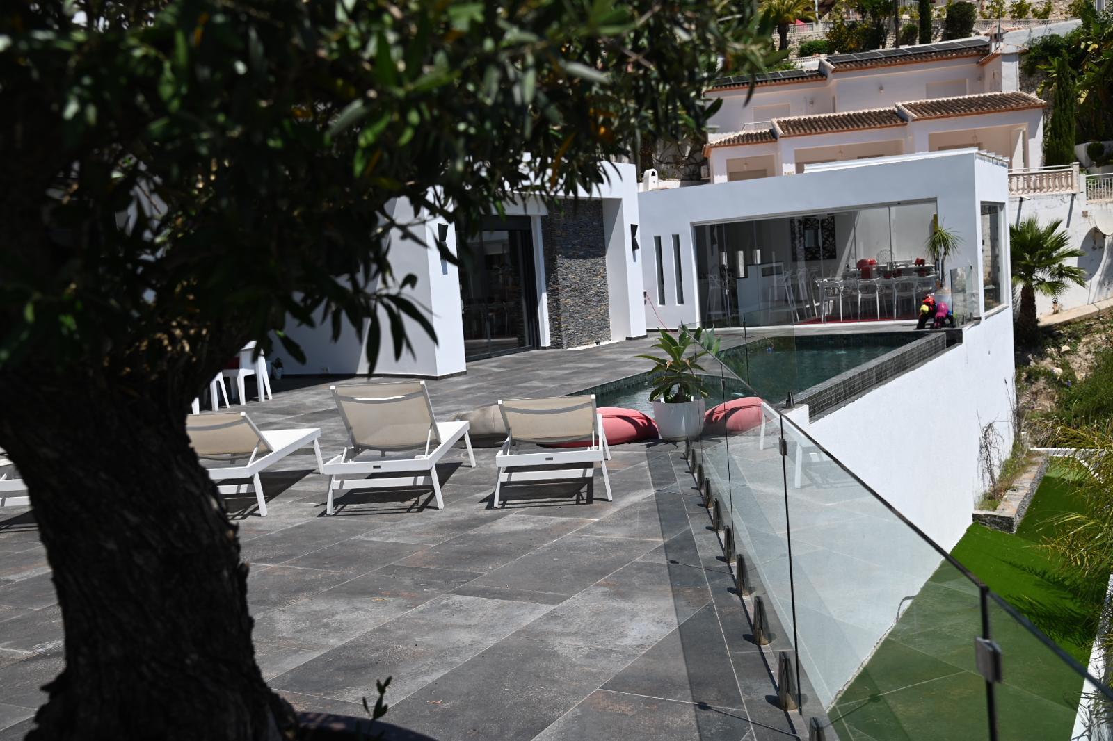 Moderne, neu gebaute Villa mit Meerblick zu verkaufen in Benimeit, Moraira