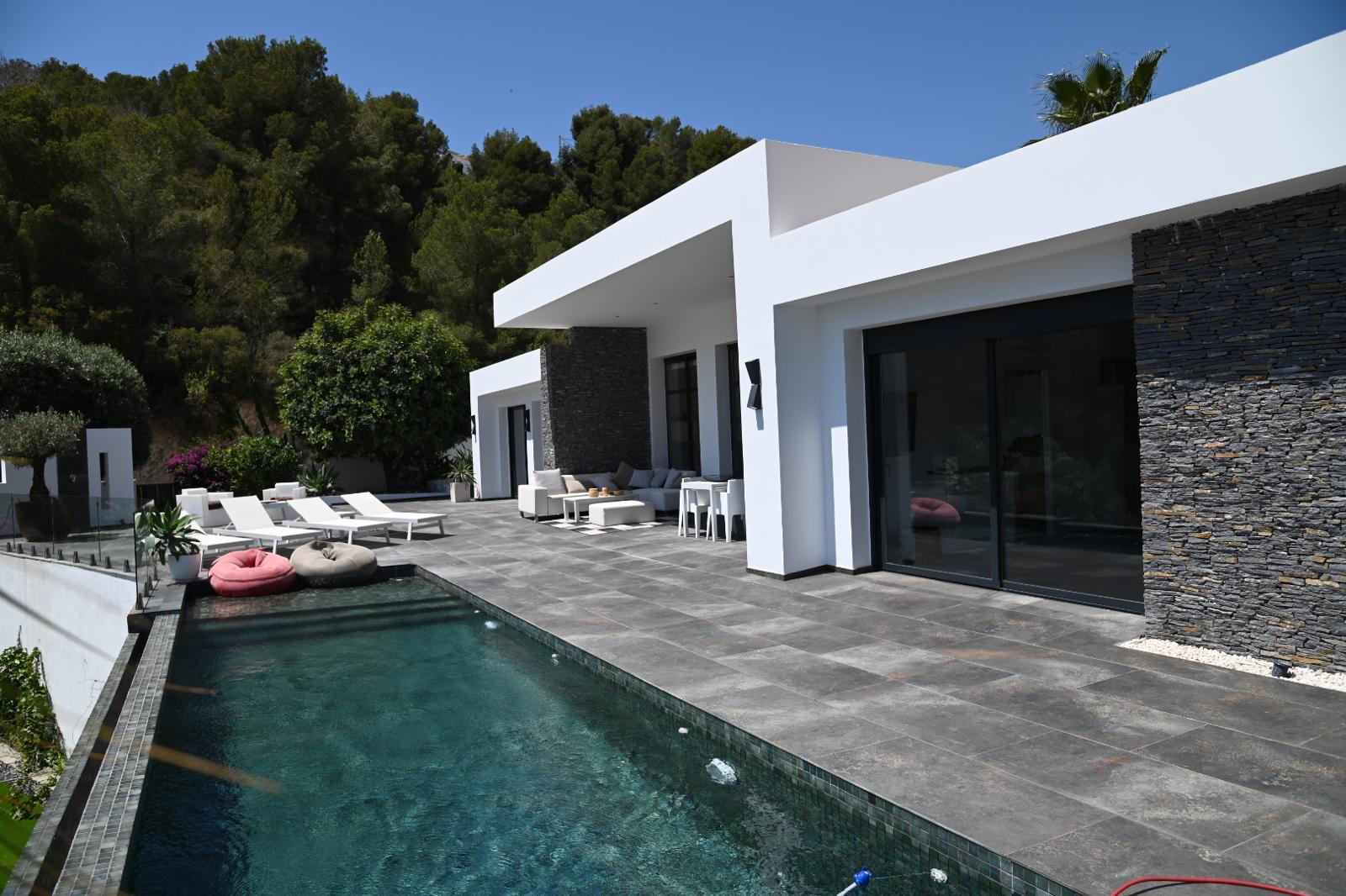 Moderne, neu gebaute Villa mit Meerblick zu verkaufen in Benimeit, Moraira