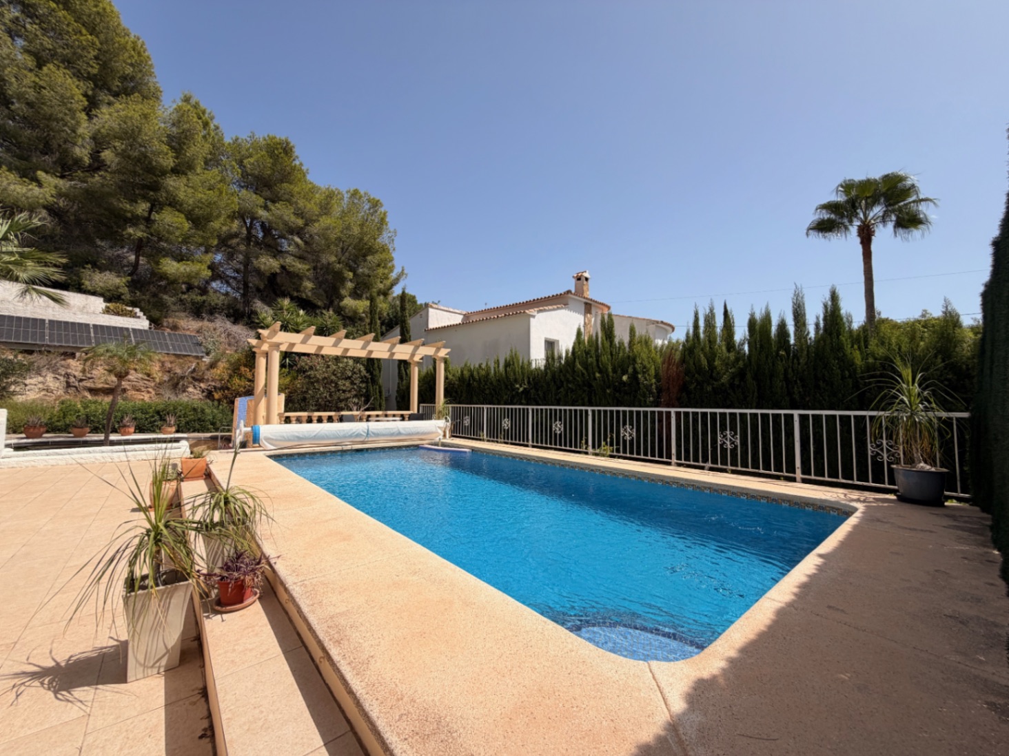 Encantadora villa en una amplia parcela en venta, a solo 20 minutos a pie de La Fustera, Benissa