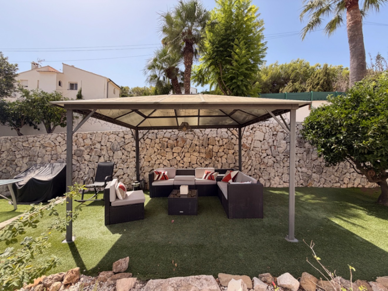 Encantadora villa en una amplia parcela en venta, a solo 20 minutos a pie de La Fustera, Benissa