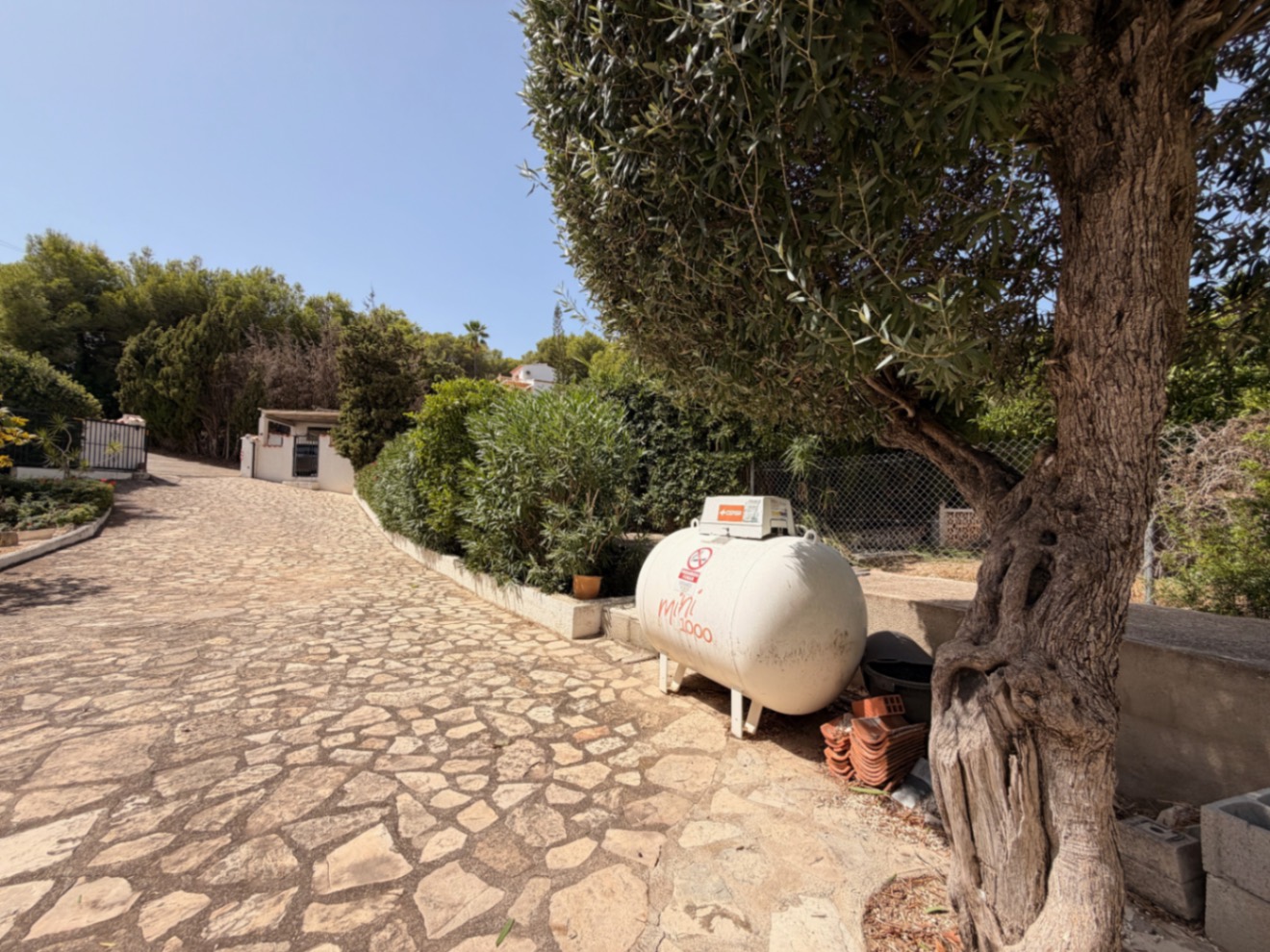 Encantadora villa en una amplia parcela en venta, a solo 20 minutos a pie de La Fustera, Benissa