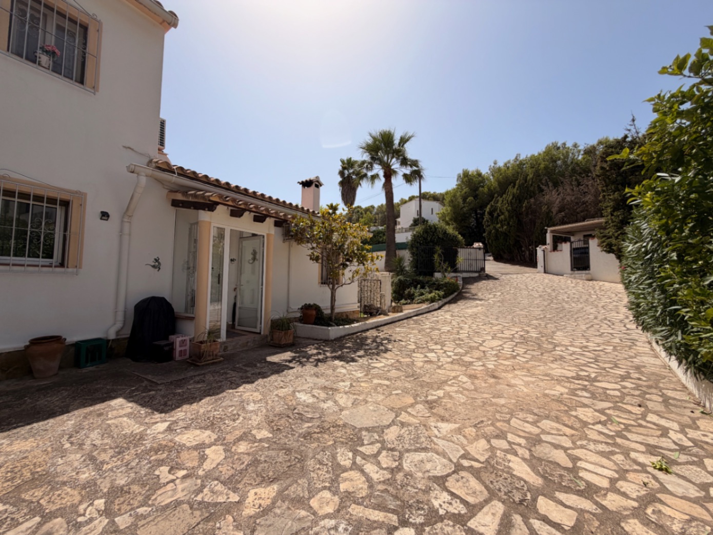 Encantadora villa en una amplia parcela en venta, a solo 20 minutos a pie de La Fustera, Benissa