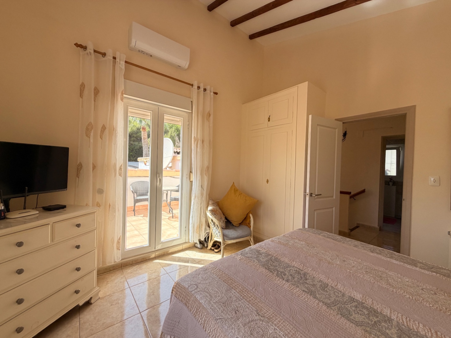 Encantadora villa en una amplia parcela en venta, a solo 20 minutos a pie de La Fustera, Benissa