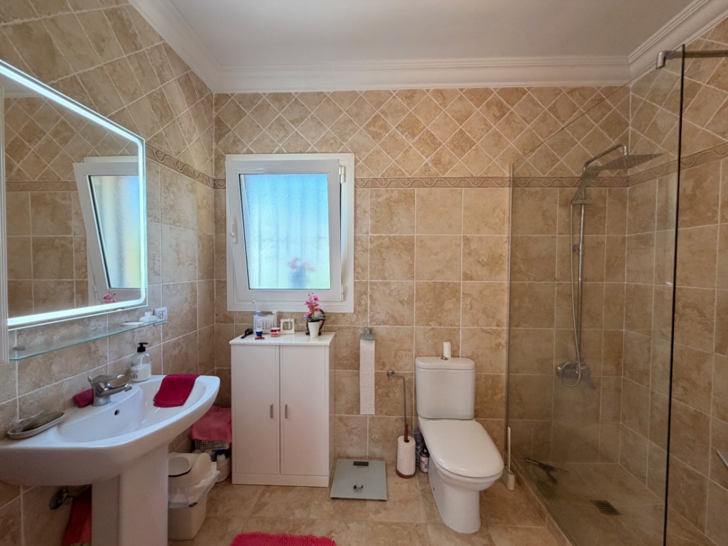Encantadora villa en una amplia parcela en venta, a solo 20 minutos a pie de La Fustera, Benissa