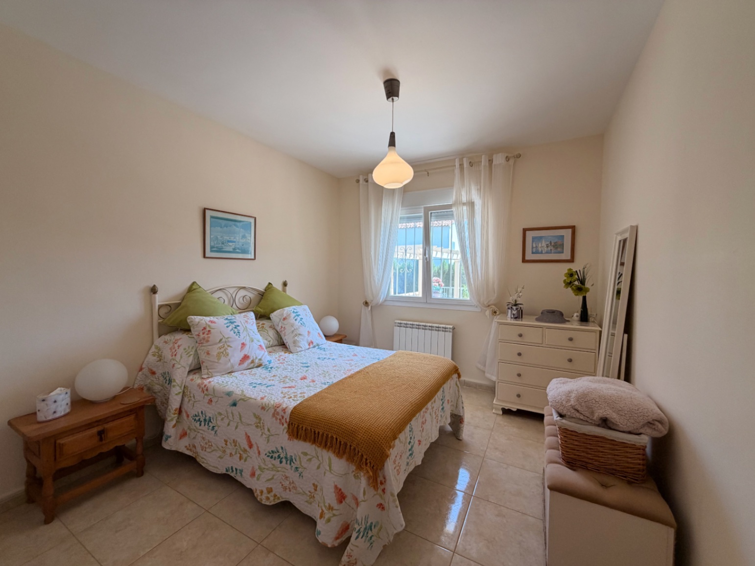 Encantadora villa en una amplia parcela en venta, a solo 20 minutos a pie de La Fustera, Benissa