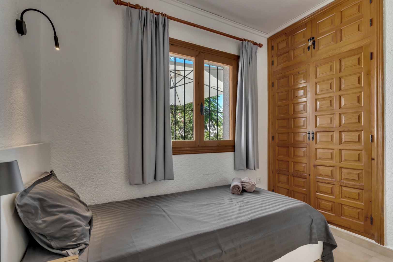 Ready-to-move-in, detached bungalow with 3 bedrooms and private outdoor space in El Pinar, Moraira