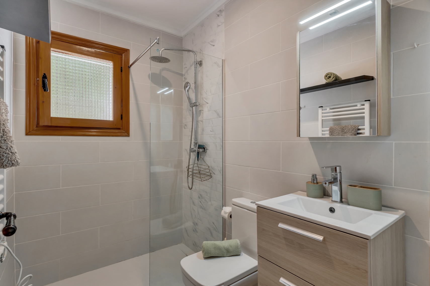 Ready-to-move-in, detached bungalow with 3 bedrooms and private outdoor space in El Pinar, Moraira