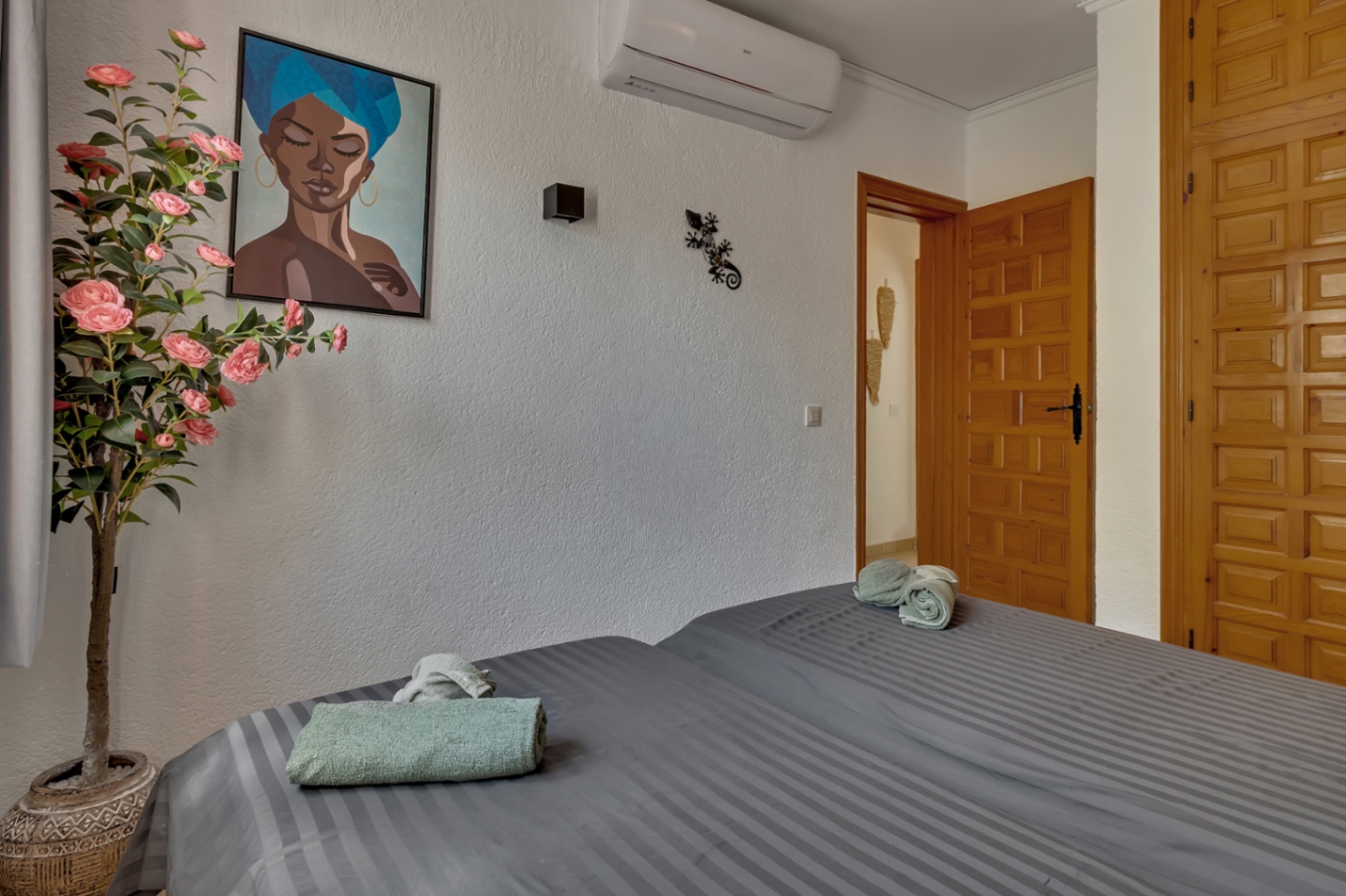 Ready-to-move-in, detached bungalow with 3 bedrooms and private outdoor space in El Pinar, Moraira