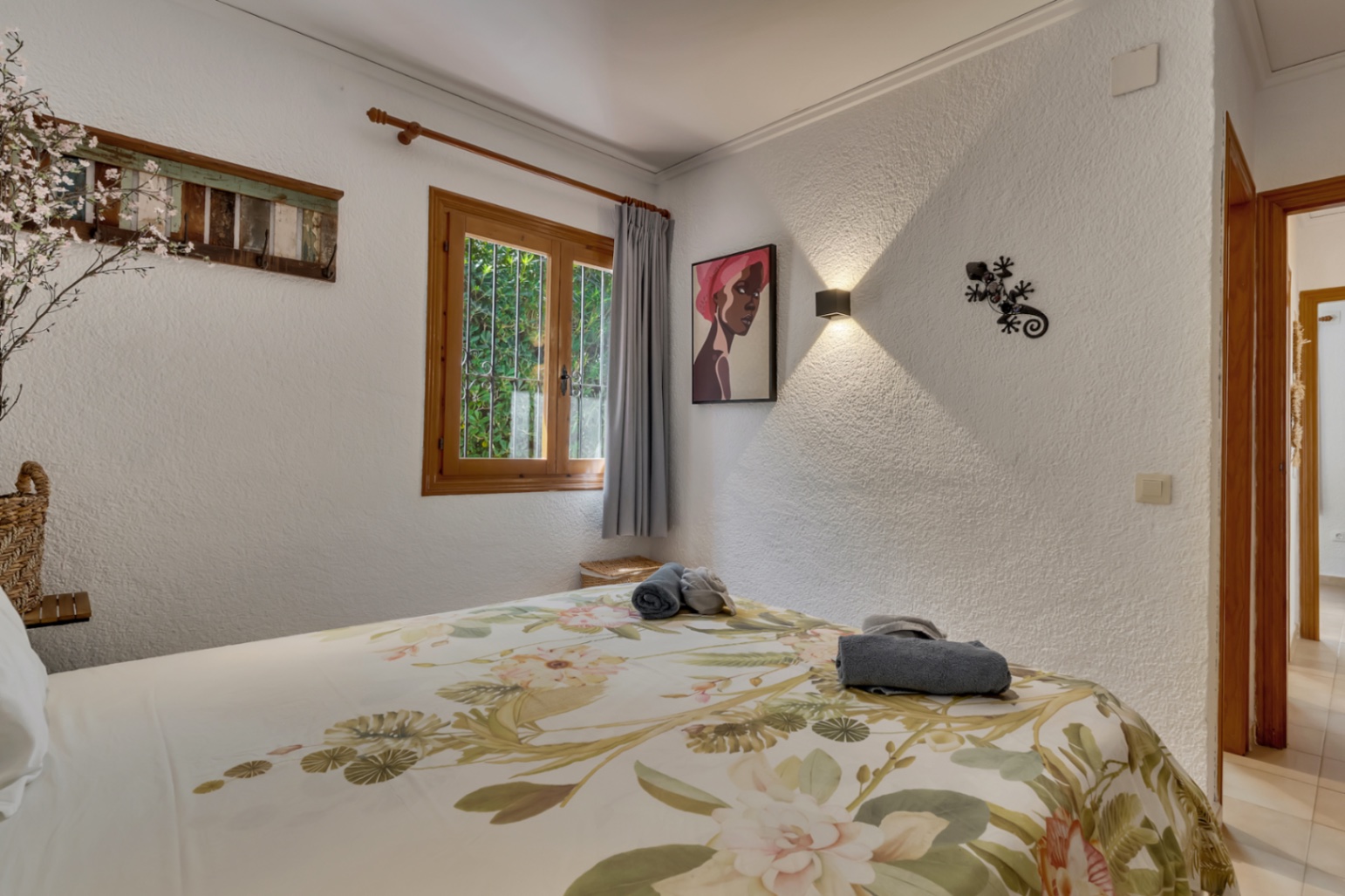 Ready-to-move-in, detached bungalow with 3 bedrooms and private outdoor space in El Pinar, Moraira