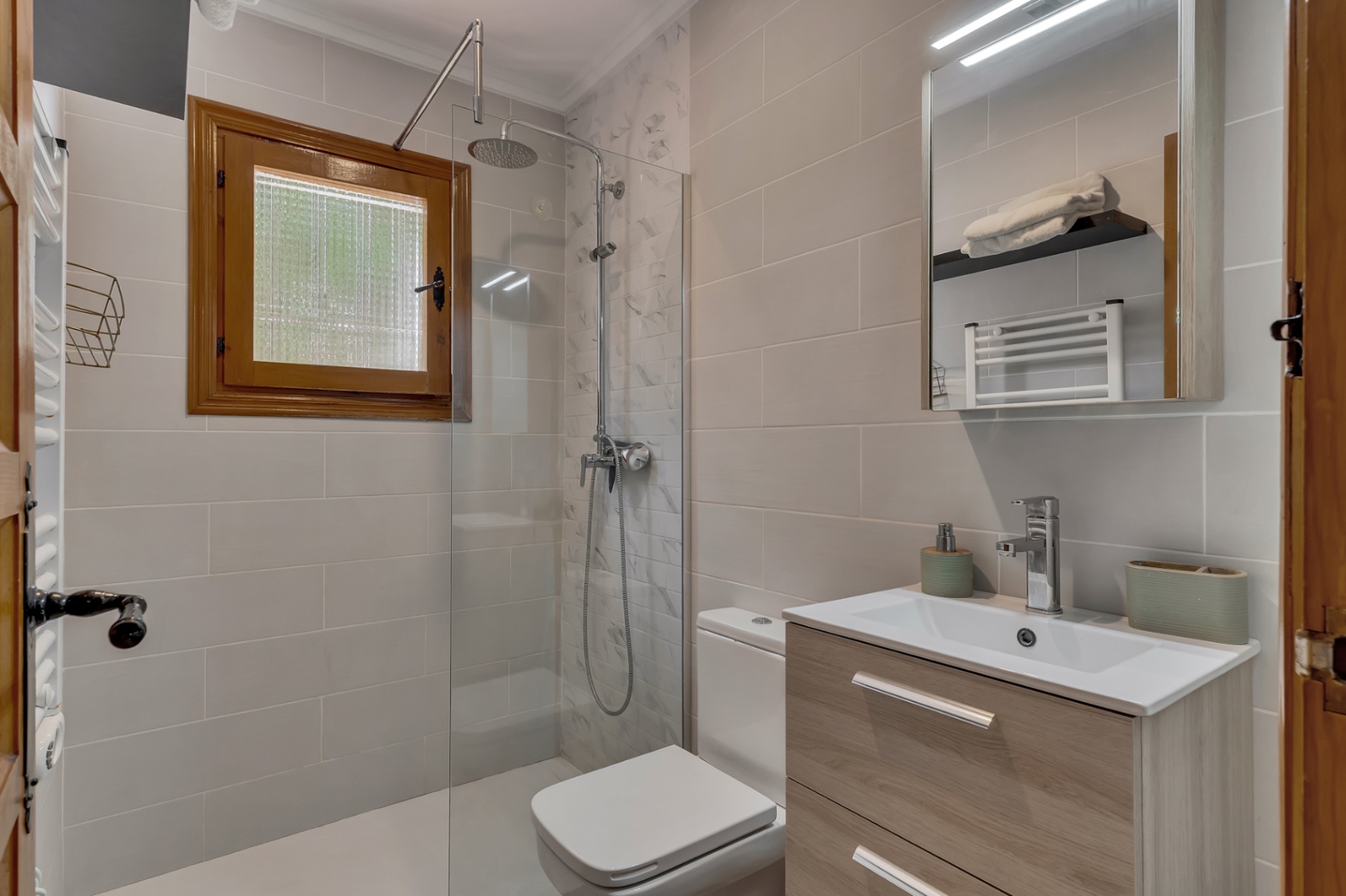 Ready-to-move-in, detached bungalow with 3 bedrooms and private outdoor space in El Pinar, Moraira