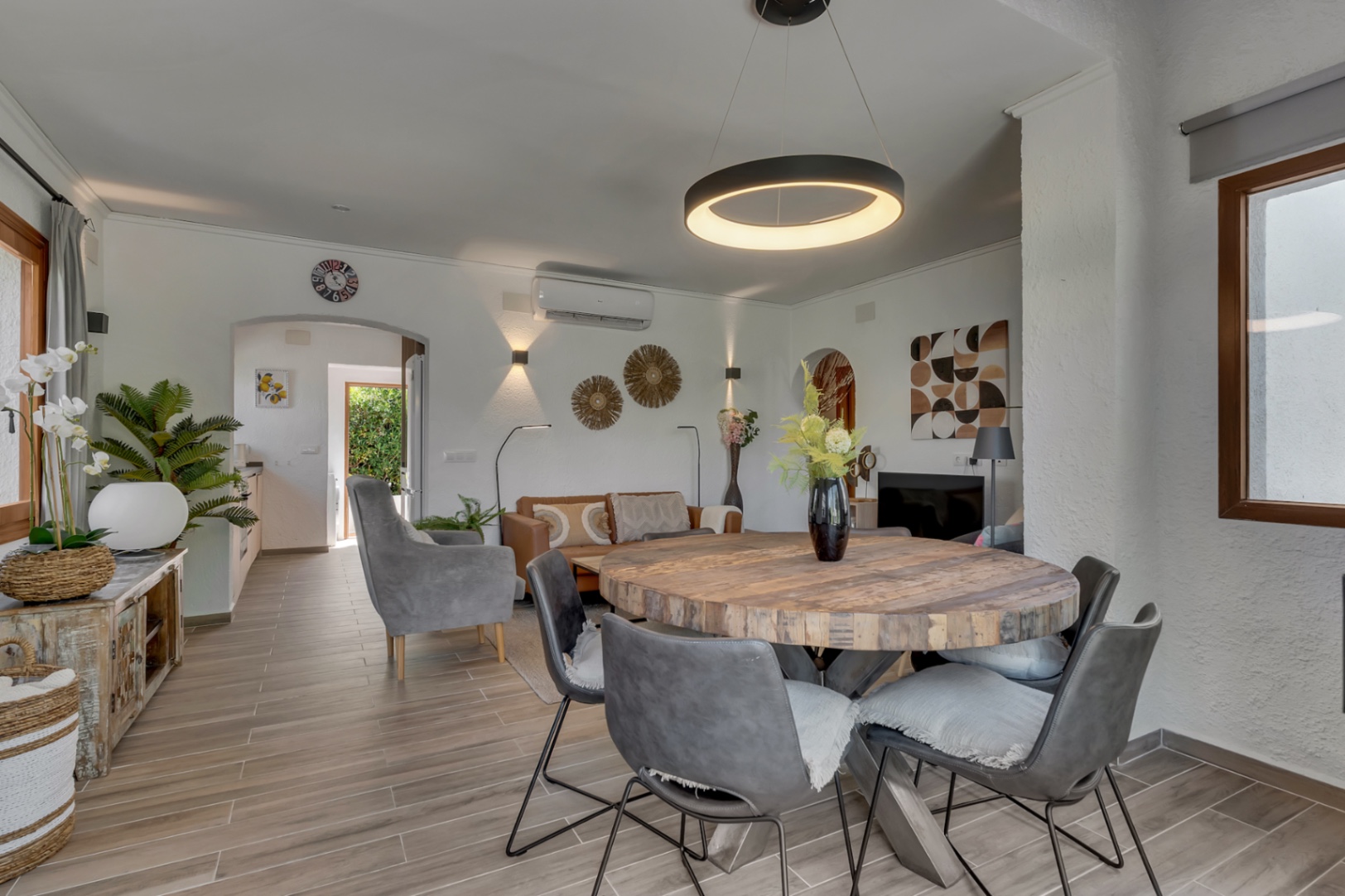 Ready-to-move-in, detached bungalow with 3 bedrooms and private outdoor space in El Pinar, Moraira